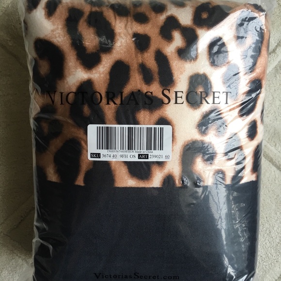 VS PINK Faux Fur Sherpa Blanket - Picture 6 of 7